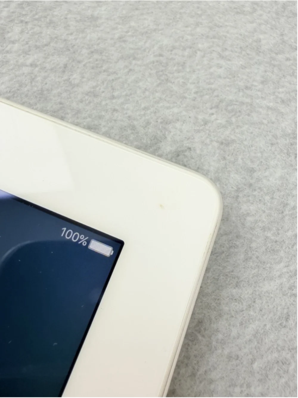 APPLE iPad 4th Gen A1416 16GB Wi-Fi 9.7” Silver Passcode Locked Clean